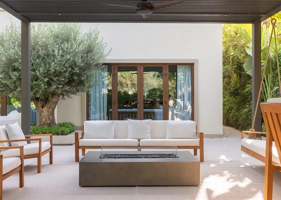 How to Choose Plants That Thrive in a Poolside Environment